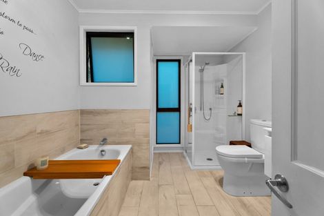 Photo of property in 74 Waima Crescent, Titirangi, Auckland, 0604