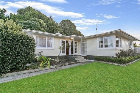 Photo of property in 12 Mountbatten Place, Papakura, 2110