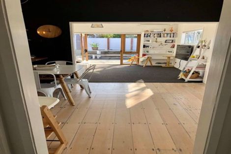 Photo of property in 15 Eskdale Road, Birkdale, Auckland, 0626