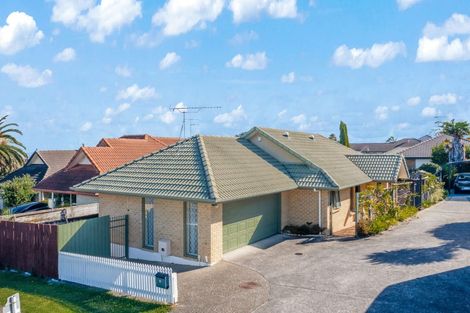 Photo of property in 15 Stratford Road, Manurewa, Auckland, 2105