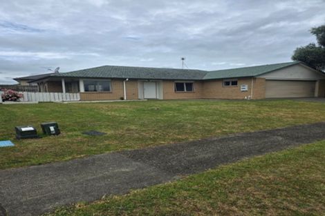 Photo of property in 16 Loughinisland Place, Weymouth, Auckland, 2103