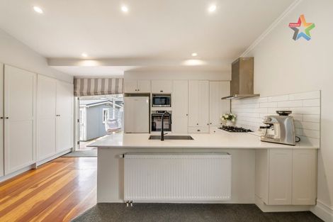 Photo of property in 32 Riddlers Crescent, Petone, Lower Hutt, 5012