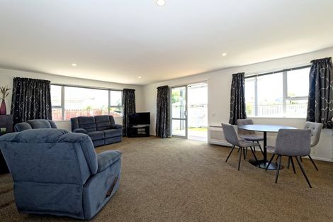 Photo of property in 1/19 Queenspark Drive, Parklands, Christchurch, 8083