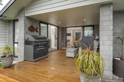 Photo of property in 15 Anglers Way, Omokoroa, 3114