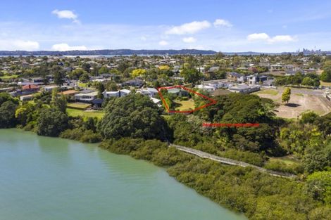 Photo of property in 14 Renata Crescent, Te Atatu Peninsula, Auckland, 0610