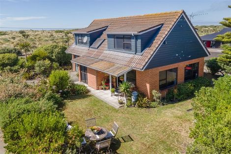 Photo of property in 330 Marine Parade, New Brighton, Christchurch, 8061