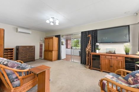 Photo of property in 18 Vista Crescent, Maoribank, Upper Hutt, 5018