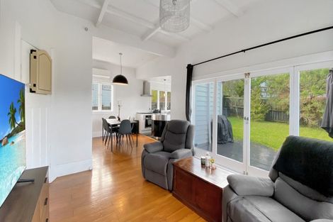 Photo of property in 4 Bowers Road, Glen Eden, Auckland, 0602
