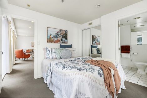 Photo of property in Terrace Heights Apartments, 2a/163 The Terrace, Wellington Central, Wellington, 6011