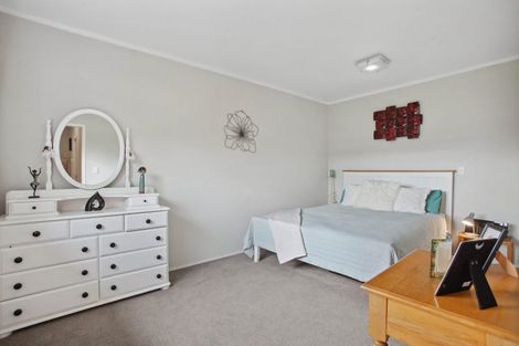 Photo of property in 18 Deanna Drive, West Harbour, Auckland, 0618