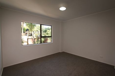 Photo of property in 2/13 Montclair Rise, Browns Bay, Auckland, 0630