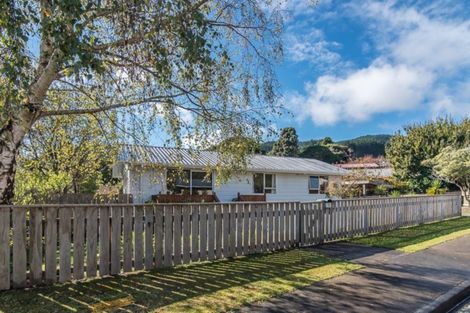 Photo of property in 32 Hookway Grove, Paraparaumu, 5032