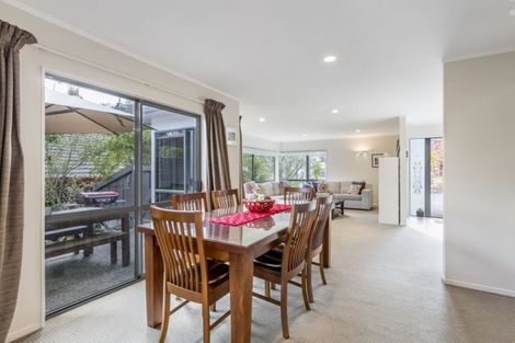 Photo of property in 22 Chedworth Drive, Glenfield, Auckland, 0629