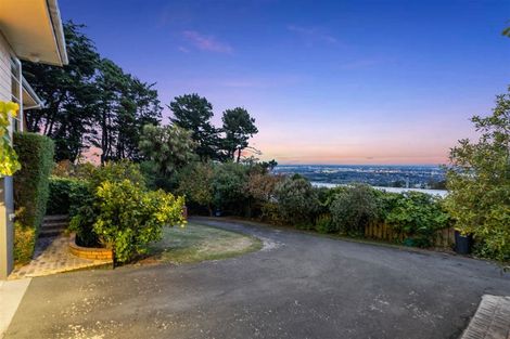 Photo of property in 196 Dyers Pass Road, Cashmere, Christchurch, 8022