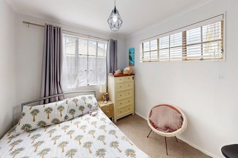 Photo of property in 12 Grange Place, Milson, Palmerston North, 4414