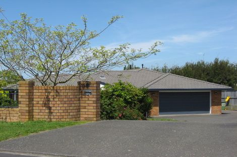 Photo of property in 42 Sunny Crescent, Huapai, Kumeu, 0810