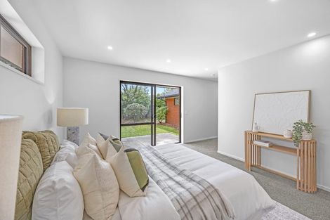 Photo of property in 33 Royal Park Drive, Parklands, Christchurch, 8083