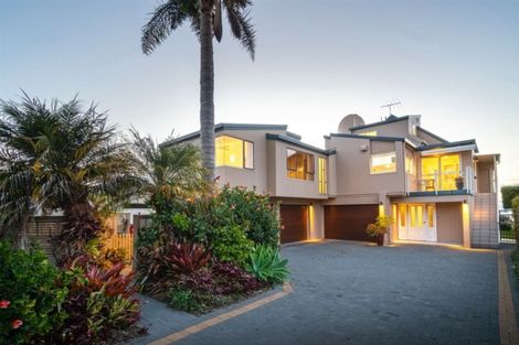 Photo of property in 98 Tindalls Bay Road, Tindalls Beach, Whangaparaoa, 0930