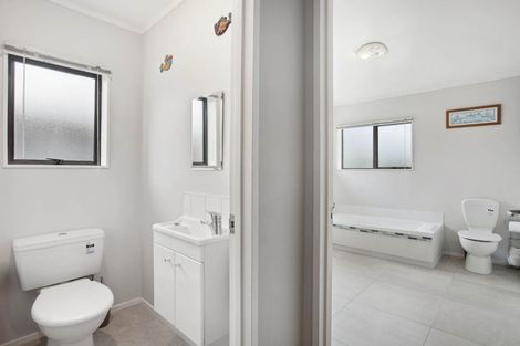 Photo of property in 18 Deanna Drive, West Harbour, Auckland, 0618