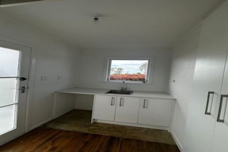 Photo of property in 120 Ennis Avenue, Pakuranga Heights, Auckland, 2010