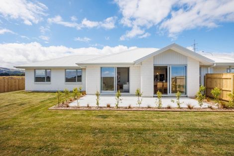 Photo of property in 68 Atlantic Drive, Fitzherbert, Palmerston North, 4410