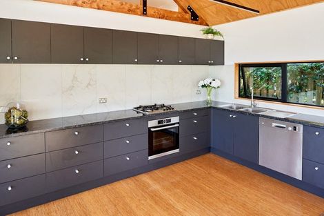 Photo of property in 13 Airlie Road, Plimmerton, Porirua, 5026