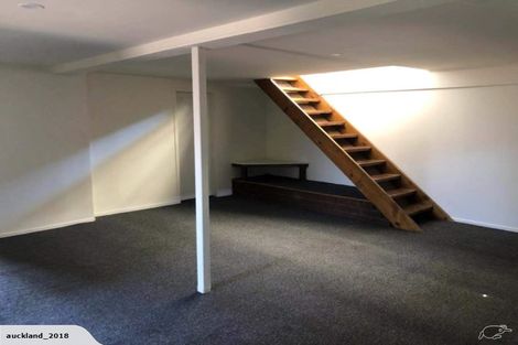 Photo of property in 104 Archibald Road, Kelston, Auckland, 0602