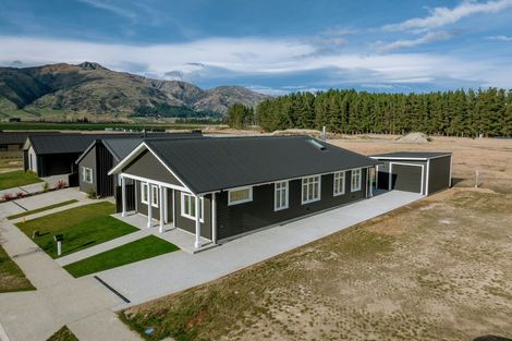 Photo of property in 105 Burdon Loop, Lake Hawea, 9382