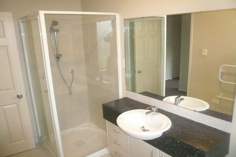 Photo of property in 20 Chesterton Terrace, Henderson, Auckland, 0612