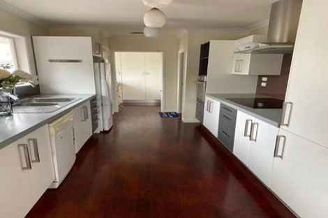 Photo of property in 5 Jonathan Place, Sunnynook, Auckland, 0620