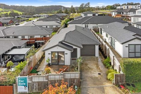 Photo of property in 76 Accolage Boulevard, Kumeu, 0810