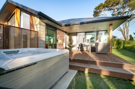 Photo of property in 17 Riverside Place, Katikati, 3129