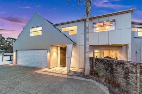 Photo of property in 9a Lupetti Rise, West Harbour, Auckland, 0618