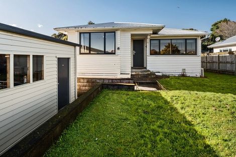 Photo of property in 3 Tupoki Street, Glen Avon, New Plymouth, 4312