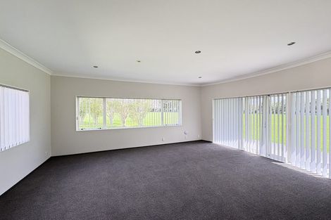 Photo of property in 154 Boord Crescent, Kumeu, 0891
