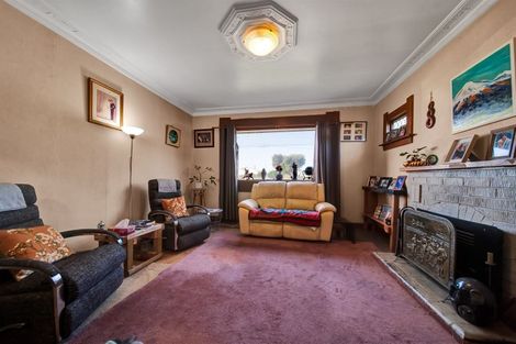 Photo of property in 10 Oxford Street, Patea, 4520