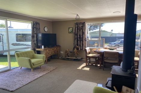 Photo of property in 10 Tauranga Place, Waitara, 4320