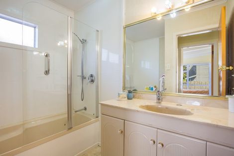 Photo of property in 140 Mana Esplanade, Paremata, Porirua, 5026