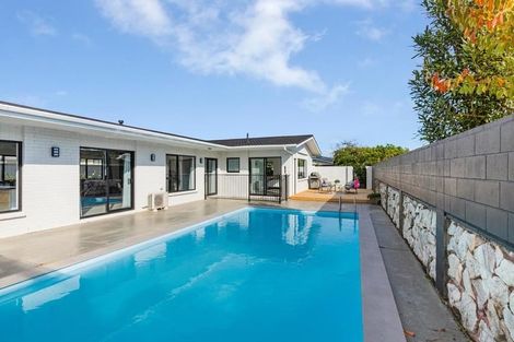 Photo of property in 31 Rewarewa Crescent, Waikanae, 5036