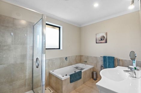 Photo of property in 8 Sandalwood Place, Waimairi Beach, Christchurch, 8083
