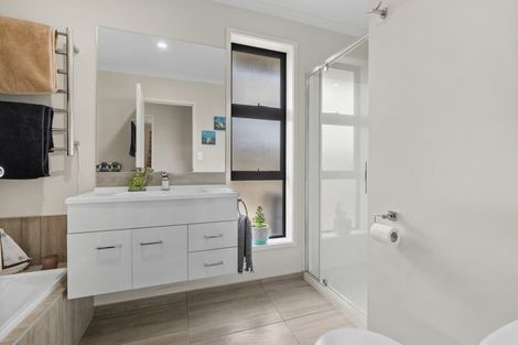 Photo of property in 20 Costello Drive, Ngatea, 3503