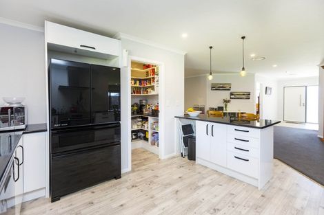 Photo of property in 17 Gilruth Road, Wallaceville, Upper Hutt, 5018