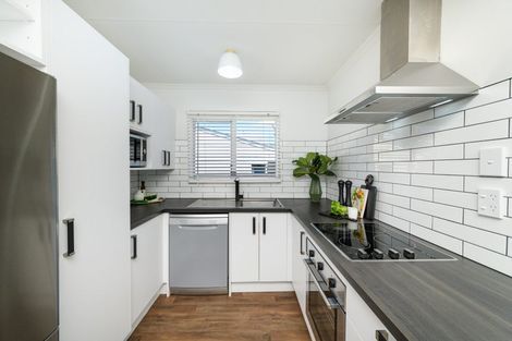 Photo of property in 2 Coromandel Court, Roslyn, Palmerston North, 4414