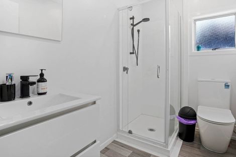 Photo of property in 16 Regal Place, Forrest Hill, Auckland, 0620