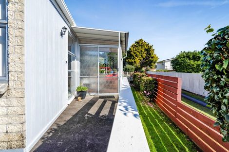 Photo of property in 22 Waiwera Place, Merrilands, New Plymouth, 4312