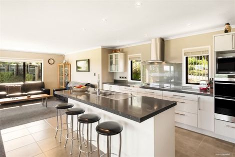 Photo of property in 81 Vaughans Road, Okura, Albany, 0792