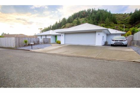 Photo of property in 3 Tussock Place, Stoke, Nelson, 7011