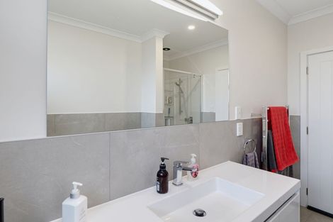 Photo of property in 37 Daniel Place, Kelvin Grove, Palmerston North, 4414