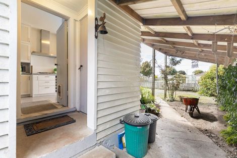 Photo of property in 17 Robert Street, Marton, 4710