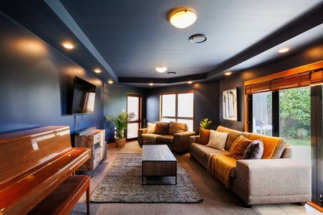 Photo of property in 33 Ruapehu Drive, Fitzherbert, Palmerston North, 4410